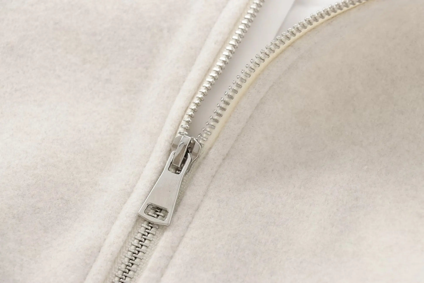 Chaqueta bomber con cremallera