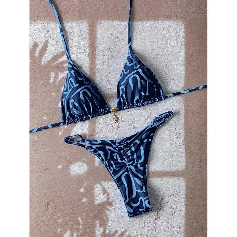 Bikini triangular estampado con charm