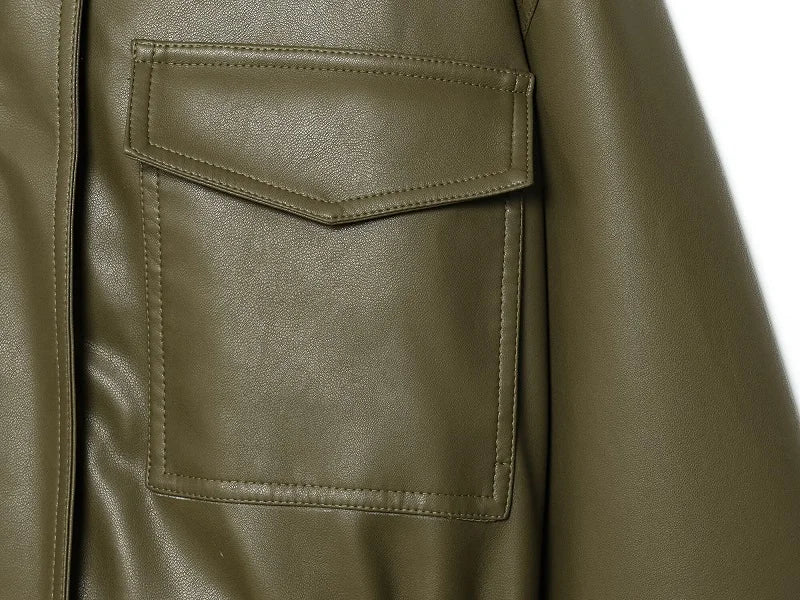 Chaqueta cropped polipiel con bolsillos