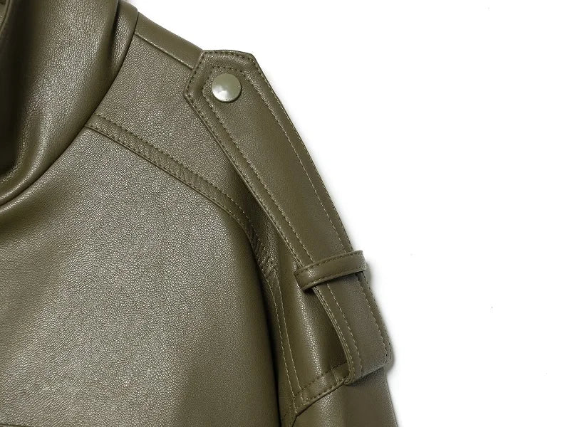 Chaqueta cropped polipiel con bolsillos