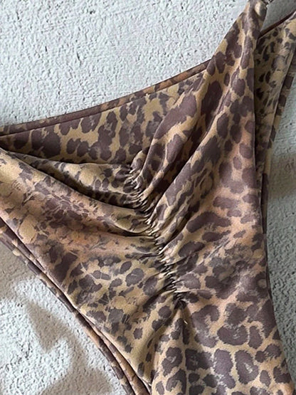 Bikini triangular estampado con charm