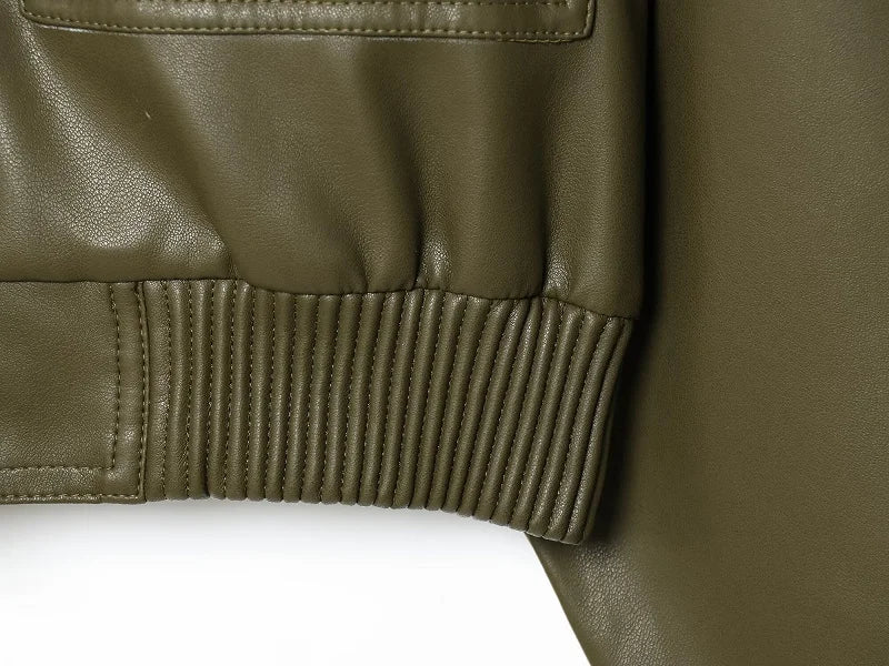 Chaqueta cropped polipiel con bolsillos