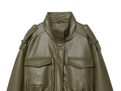 Chaqueta cropped polipiel con bolsillos