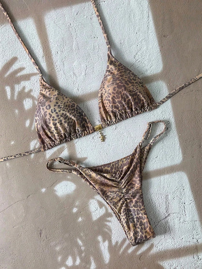 Bikini triangular estampado con charm