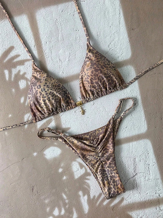 Bikini triangular estampado con charm
